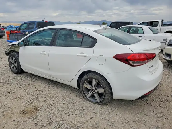 3KPFL4A73JE203994 2018 KIA FORTE - Image 2