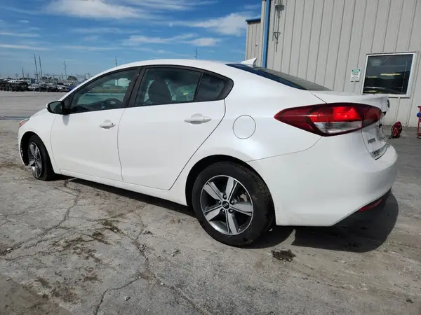 3KPFL4A73JE204692 2018 KIA FORTE - Image 2