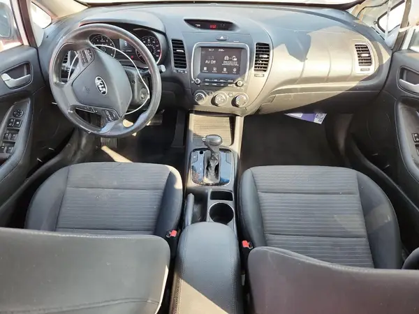 3KPFL4A73JE204692 2018 KIA FORTE - Image 8