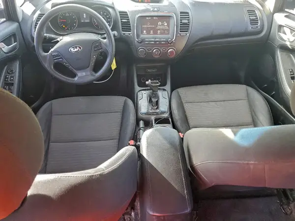 3KPFL4A73JE206507 2018 KIA FORTE - Image 8