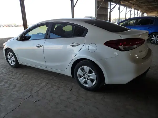 3KPFL4A73JE207415 2018 KIA FORTE - Image 2