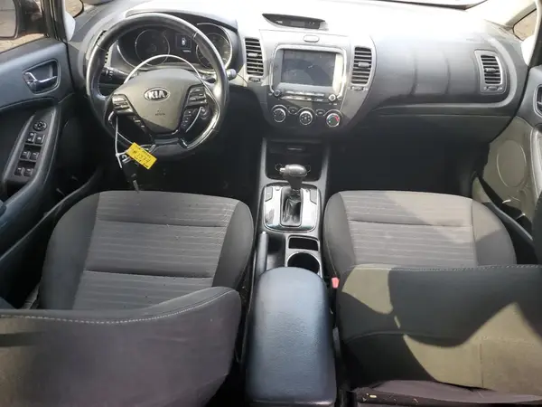 3KPFL4A73JE210895 2018 KIA FORTE - Image 8