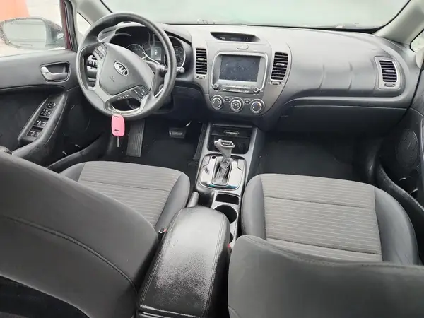 3KPFL4A73JE211769 2018 KIA FORTE - Image 8
