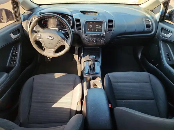 3KPFL4A73JE212324 2018 KIA FORTE - Image 8
