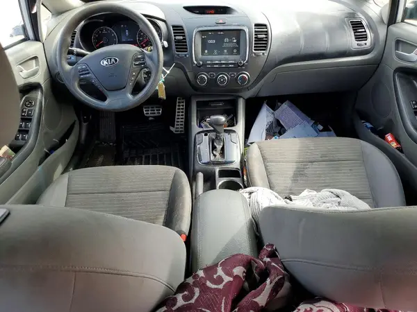 3KPFL4A73JE213375 2018 KIA FORTE - Image 8