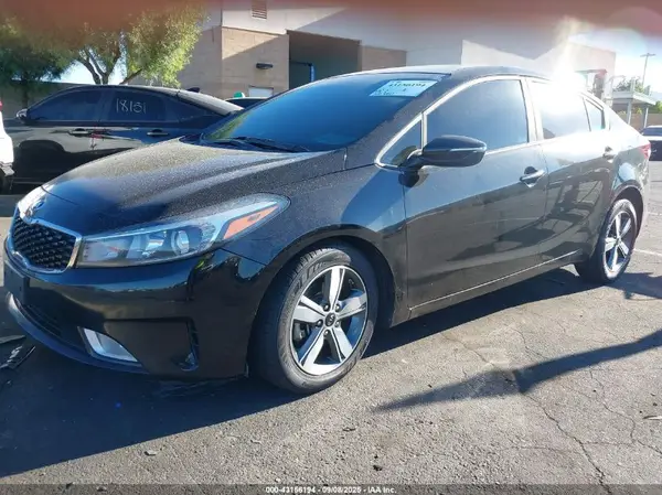 3KPFL4A73JE214235 2018 KIA FORTE - Image 2