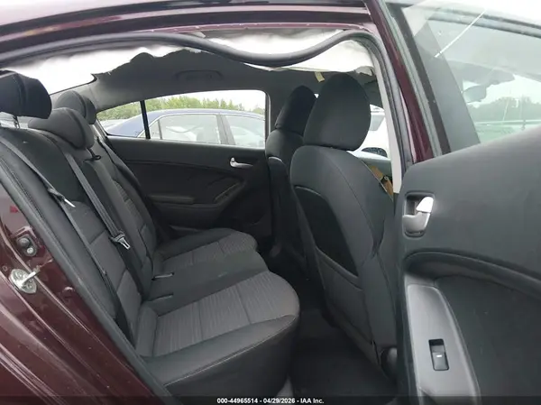 3KPFL4A73JE214719 2018 KIA FORTE - Image 8