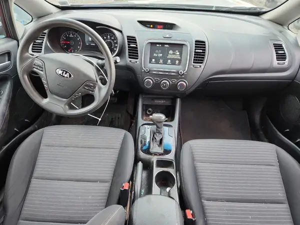 3KPFL4A73JE215059 2018 KIA FORTE - Image 8