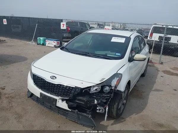 3KPFL4A73JE219239 2018 KIA FORTE - Image 2