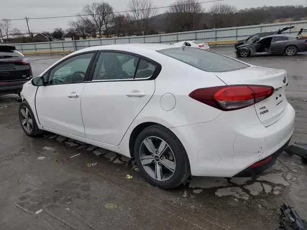 3KPFL4A73JE219824 2018 KIA FORTE - Image 2