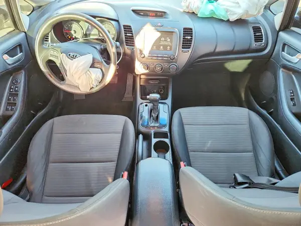 3KPFL4A73JE220083 2018 KIA FORTE - Image 8