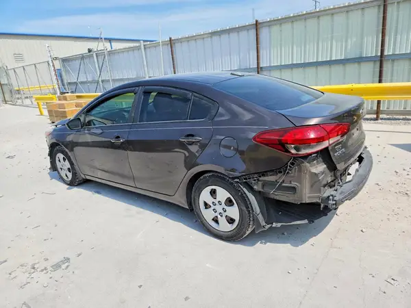 3KPFL4A73JE220486 2018 KIA FORTE - Image 2