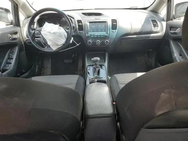 3KPFL4A73JE221105 2018 KIA FORTE - Image 8