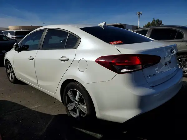 3KPFL4A73JE224425 2018 KIA FORTE - Image 2