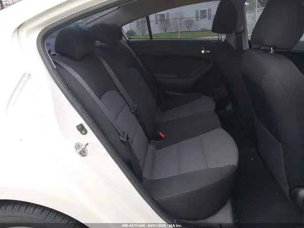 3KPFL4A73JE224604 2018 KIA FORTE - Image 8