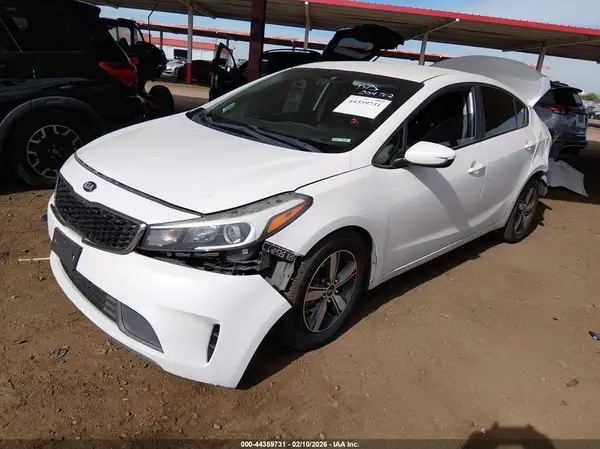 3KPFL4A73JE224702 2018 KIA FORTE - Image 2