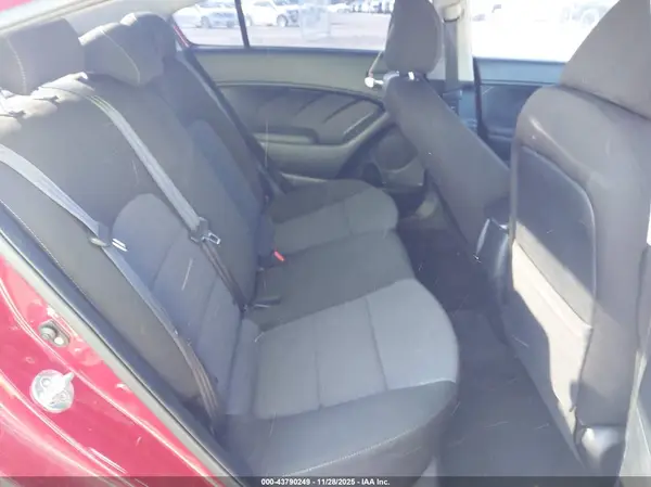 3KPFL4A73JE224862 2018 KIA FORTE - Image 8