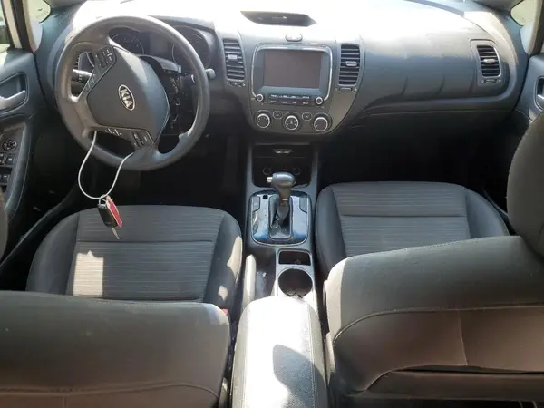 3KPFL4A73JE225400 2018 KIA FORTE - Image 8