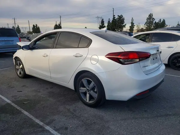 3KPFL4A73JE225798 2018 KIA FORTE - Image 2