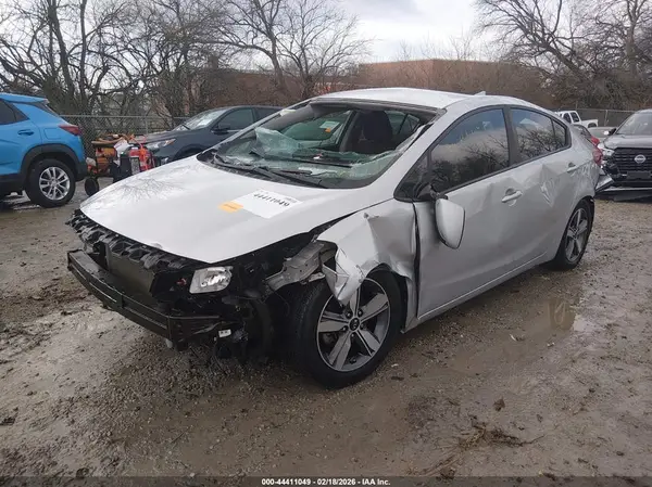 3KPFL4A73JE226238 2018 KIA FORTE - Image 2