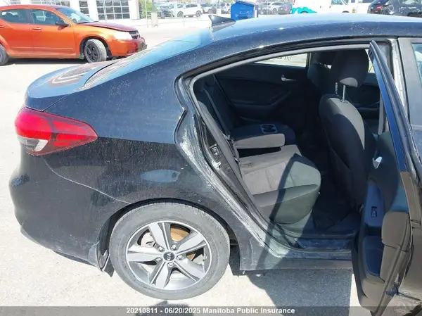 3KPFL4A73JE229978 2018 KIA FORTE - Image 8