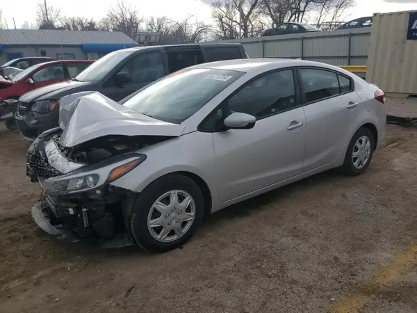 3KPFL4A73JE230693 2018 KIA FORTE - Image 1