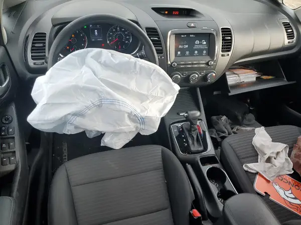 3KPFL4A73JE230693 2018 KIA FORTE - Image 8