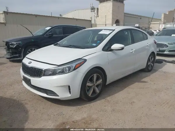 3KPFL4A73JE231200 2018 KIA FORTE - Image 2