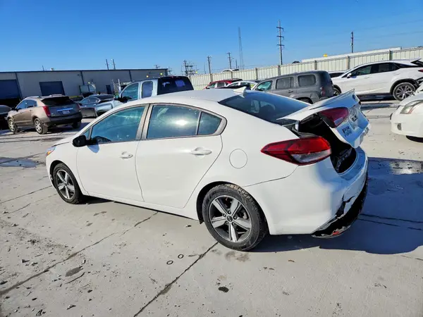 3KPFL4A73JE243962 2018 KIA FORTE - Image 2
