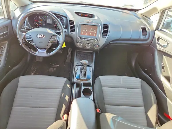 3KPFL4A73JE243962 2018 KIA FORTE - Image 8