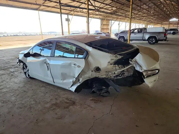 3KPFL4A73JE244464 2018 KIA FORTE - Image 2