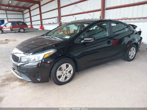 3KPFL4A73JE244674 2018 KIA FORTE - Image 2