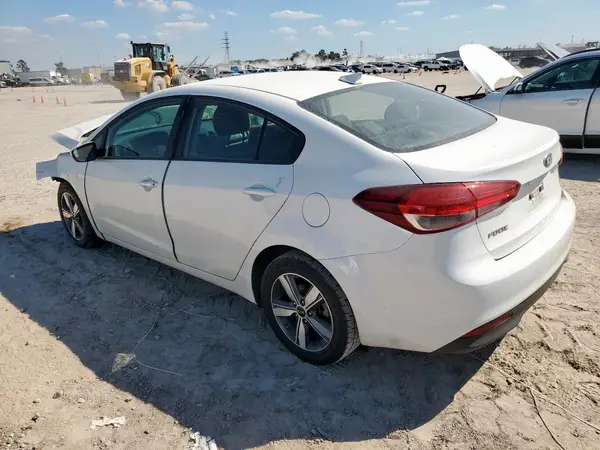 3KPFL4A73JE245596 2018 KIA FORTE - Image 2