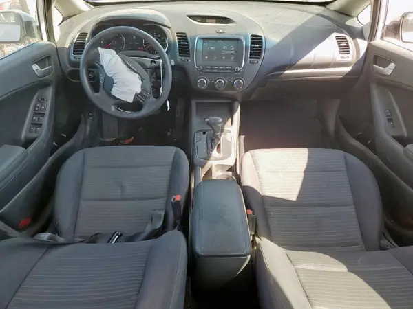 3KPFL4A73JE245596 2018 KIA FORTE - Image 8