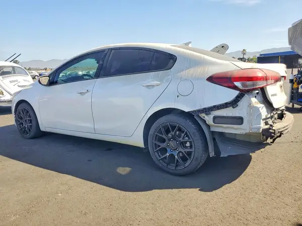 3KPFL4A73JE246862 2018 KIA FORTE - Image 2