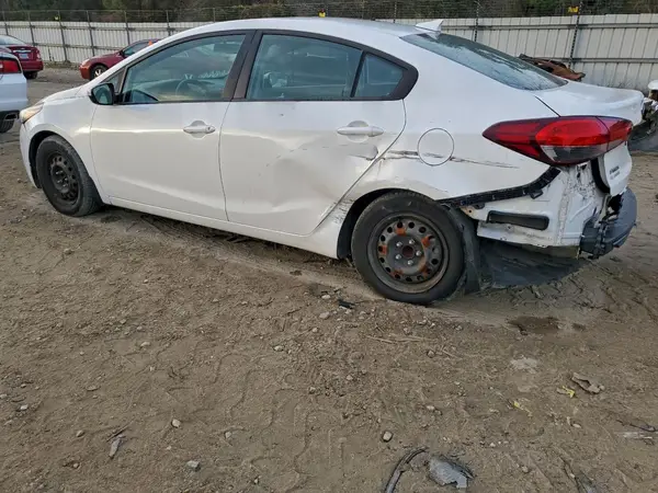 3KPFL4A73JE247364 2018 KIA FORTE - Image 2
