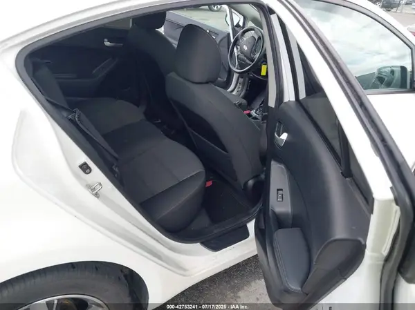 3KPFL4A73JE248014 2018 KIA FORTE - Image 8