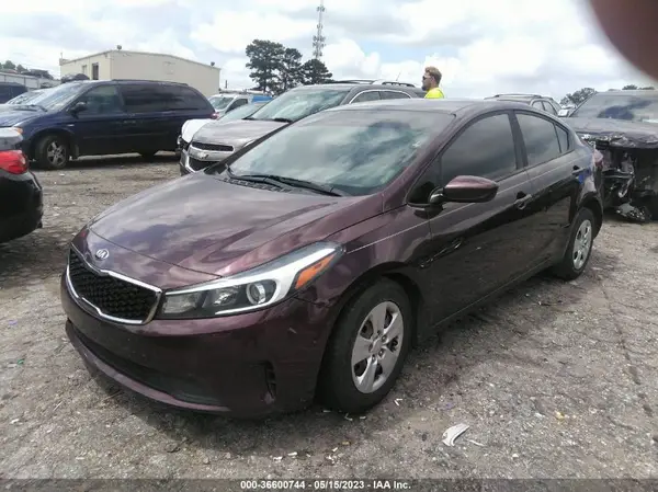 3KPFL4A73JE248529 2018 KIA FORTE - Image 2