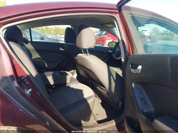 3KPFL4A73JE248711 2018 KIA FORTE - Image 8