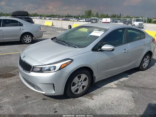3KPFL4A73JE249079 2018 KIA FORTE - Image 2