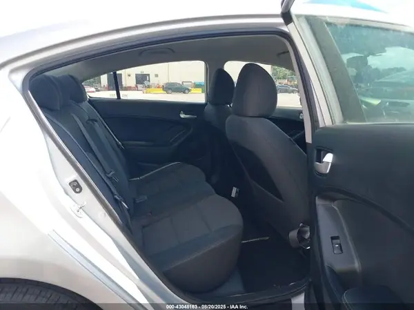 3KPFL4A73JE249079 2018 KIA FORTE - Image 8