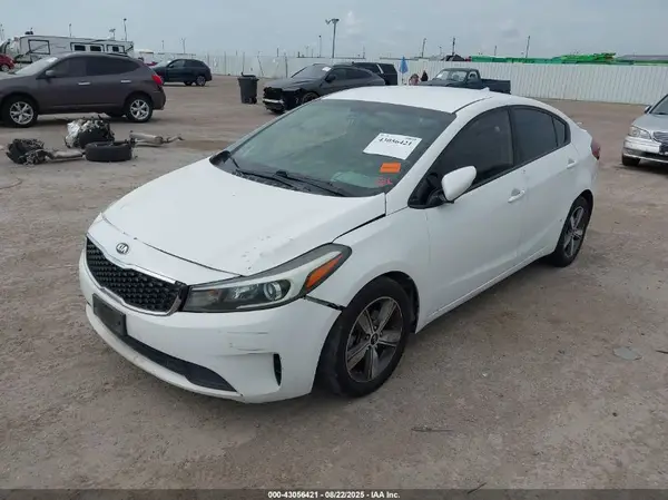 3KPFL4A73JE253911 2018 KIA FORTE - Image 2