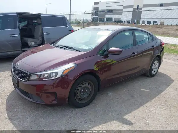 3KPFL4A73JE253987 2018 KIA FORTE - Image 2