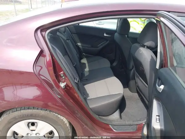 3KPFL4A73JE253987 2018 KIA FORTE - Image 8