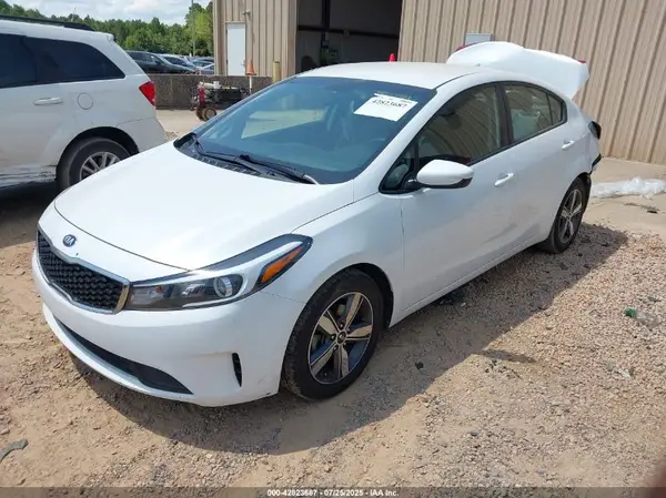 3KPFL4A73JE254041 2018 KIA FORTE - Image 2
