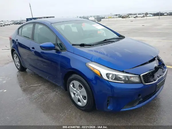 3KPFL4A73JE254069 2018 KIA FORTE - Image 1