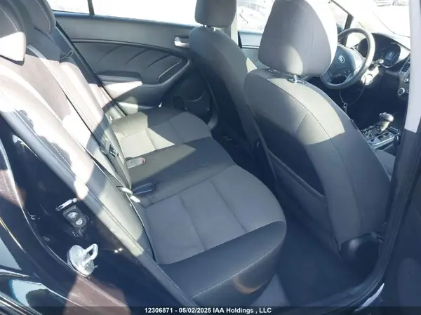 3KPFL4A73JE254198 2018 KIA FORTE - Image 8