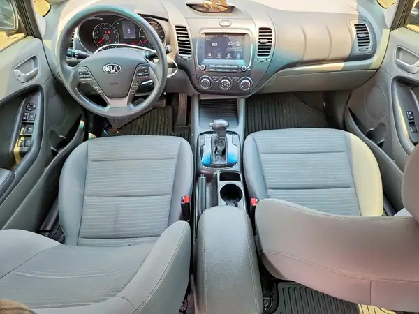 3KPFL4A73JE255481 2018 KIA FORTE - Image 8