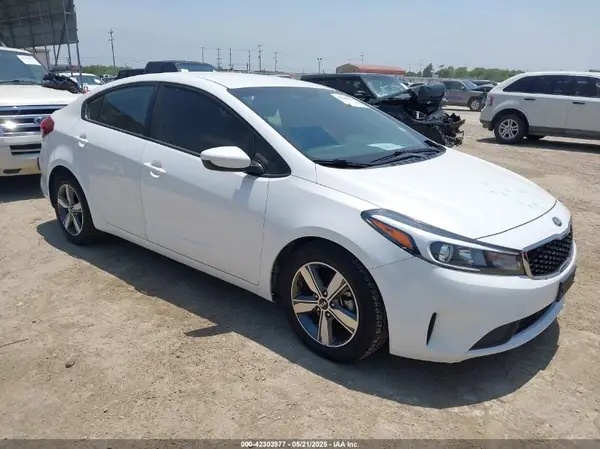 3KPFL4A73JE255688 2018 KIA FORTE - Image 1