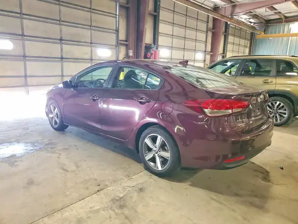 3KPFL4A73JE257098 2018 KIA FORTE - Image 2